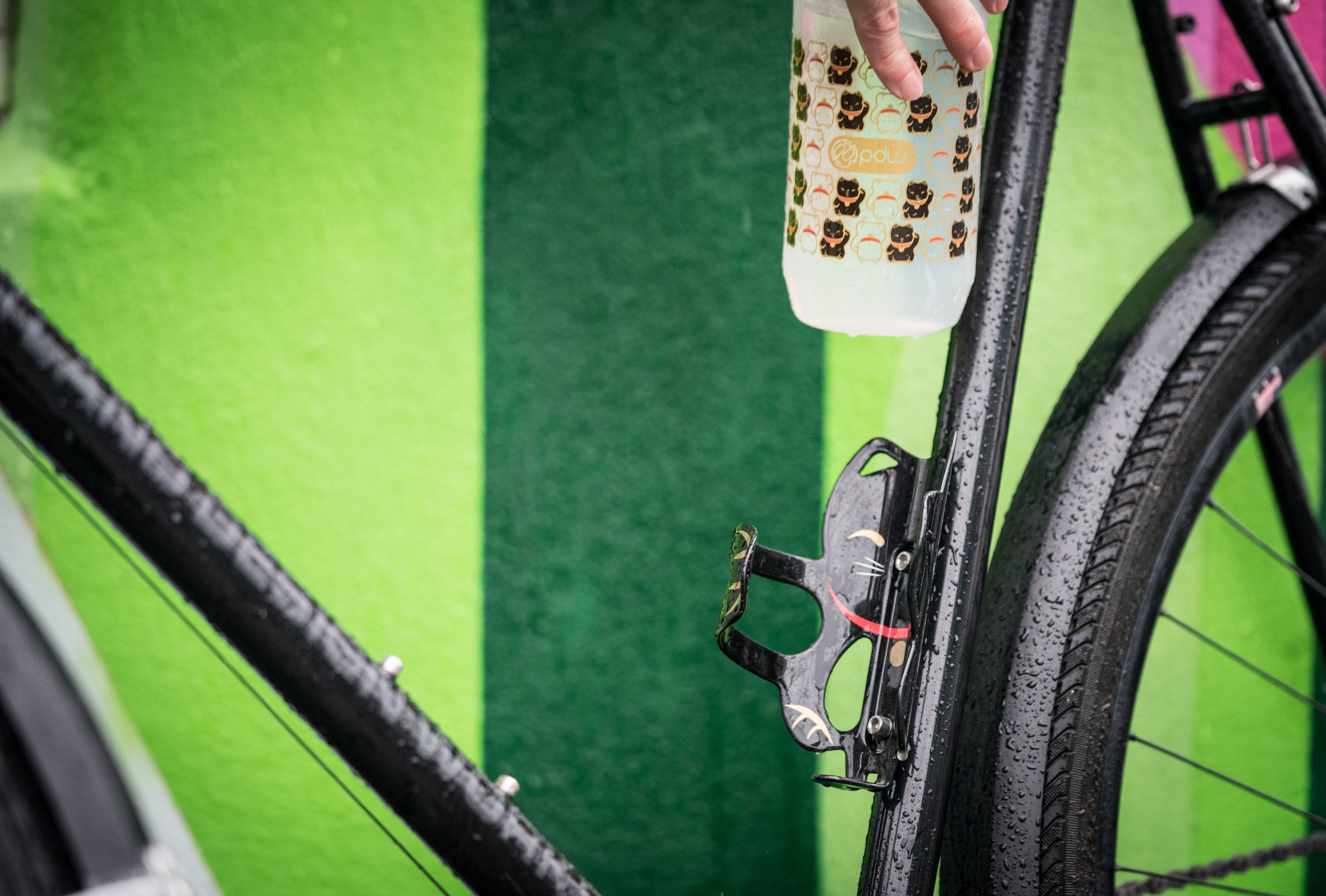 Cat water bottle cage best sale